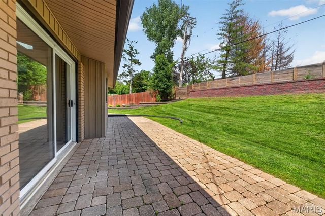 2 Sunswept Drive, St Louis, MO 63141