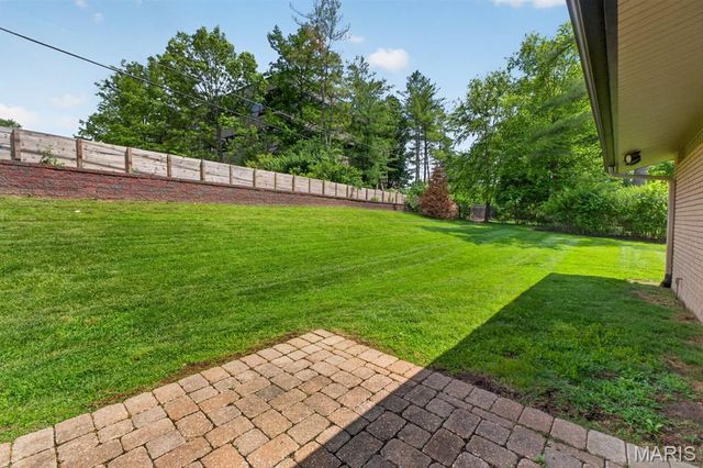2 Sunswept Drive, St Louis, MO 63141