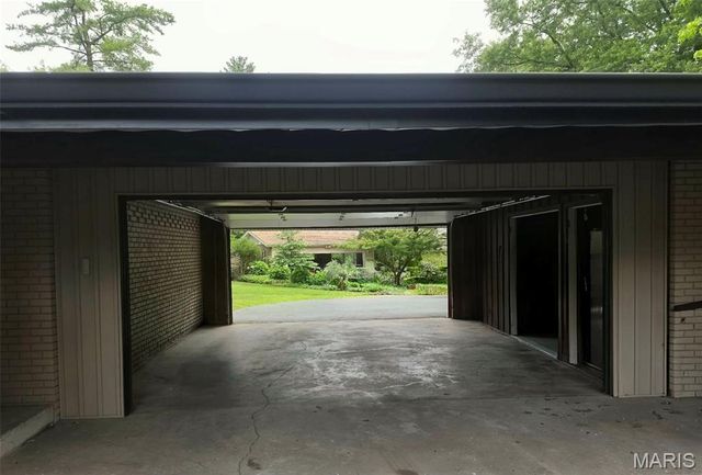 2 Sunswept Drive, St Louis, MO 63141
