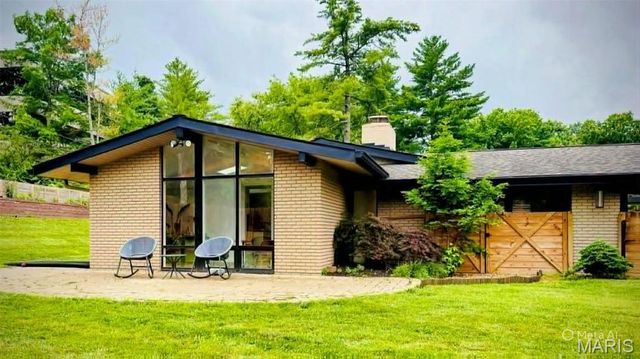 2 Sunswept Drive, St Louis, MO 63141