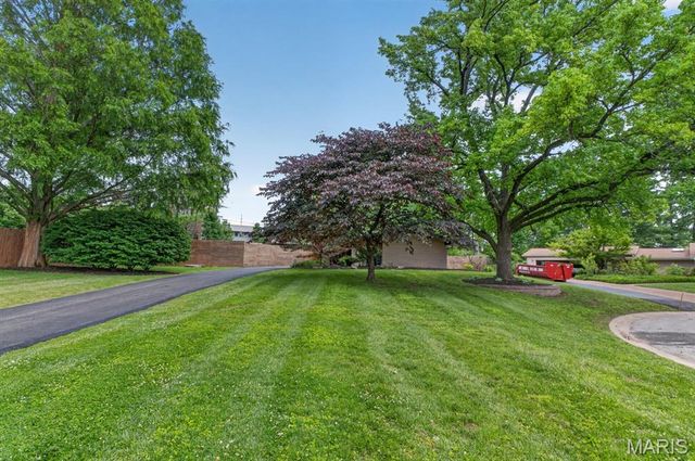 2 Sunswept Drive, St Louis, MO 63141