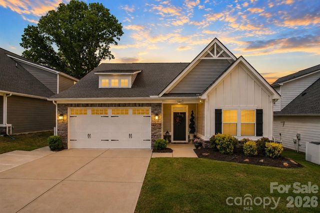 5042 Summer Surprise Lane, Charlotte, NC 28215