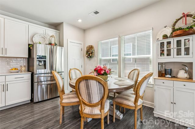 5042 Summer Surprise Lane, Charlotte, NC 28215