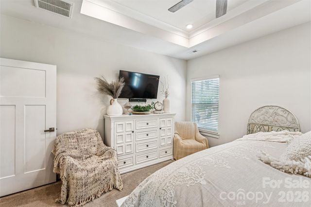 5042 Summer Surprise Lane, Charlotte, NC 28215