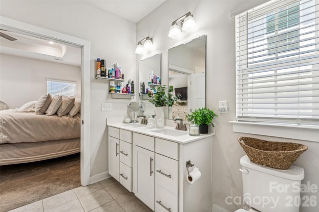 5042 Summer Surprise Lane, Charlotte, NC 28215