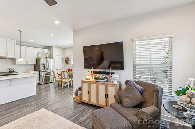 5042 Summer Surprise Lane, Charlotte, NC 28215