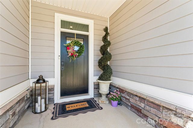 5042 Summer Surprise Lane, Charlotte, NC 28215