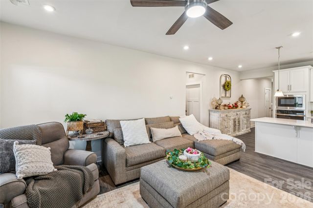 5042 Summer Surprise Lane, Charlotte, NC 28215