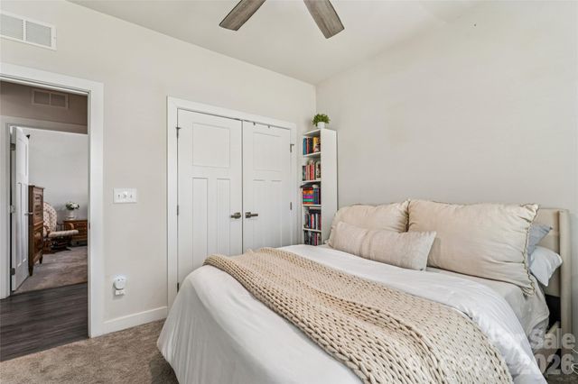 5042 Summer Surprise Lane, Charlotte, NC 28215