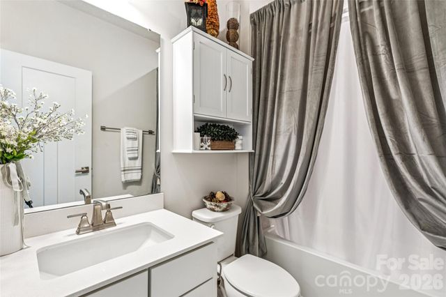 5042 Summer Surprise Lane, Charlotte, NC 28215