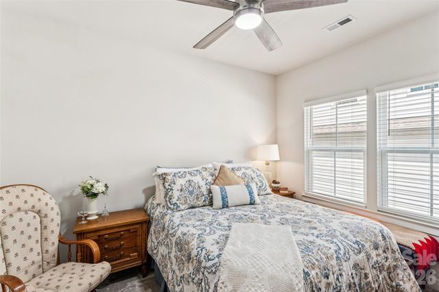 5042 Summer Surprise Lane, Charlotte, NC 28215