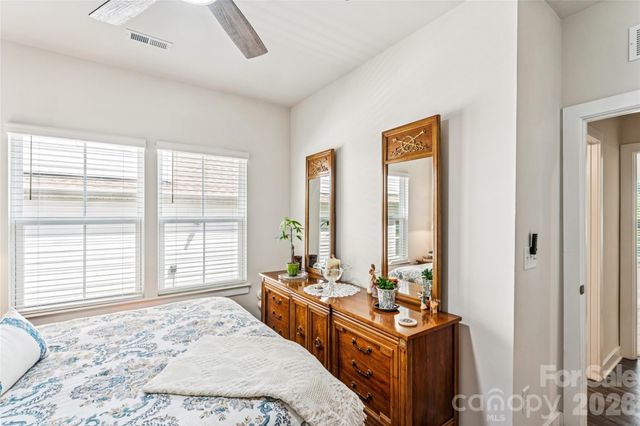 5042 Summer Surprise Lane, Charlotte, NC 28215