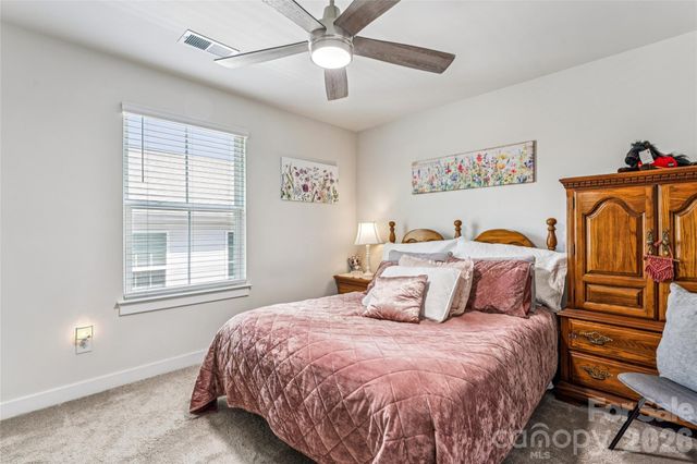 5042 Summer Surprise Lane, Charlotte, NC 28215