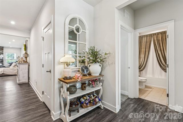 5042 Summer Surprise Lane, Charlotte, NC 28215