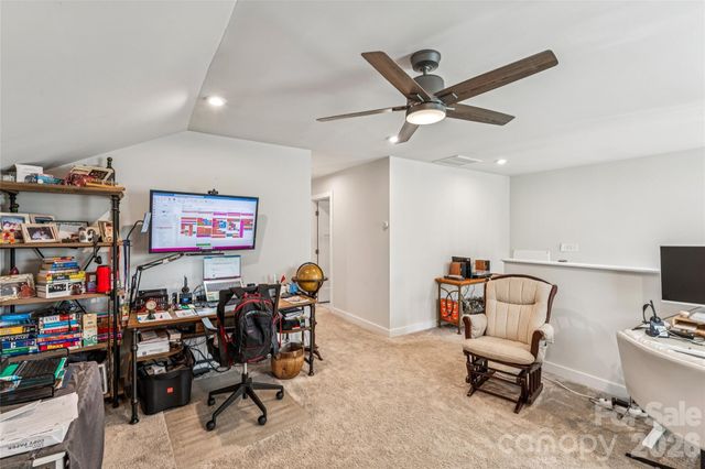 5042 Summer Surprise Lane, Charlotte, NC 28215
