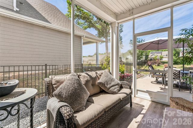 5042 Summer Surprise Lane, Charlotte, NC 28215