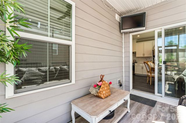 5042 Summer Surprise Lane, Charlotte, NC 28215