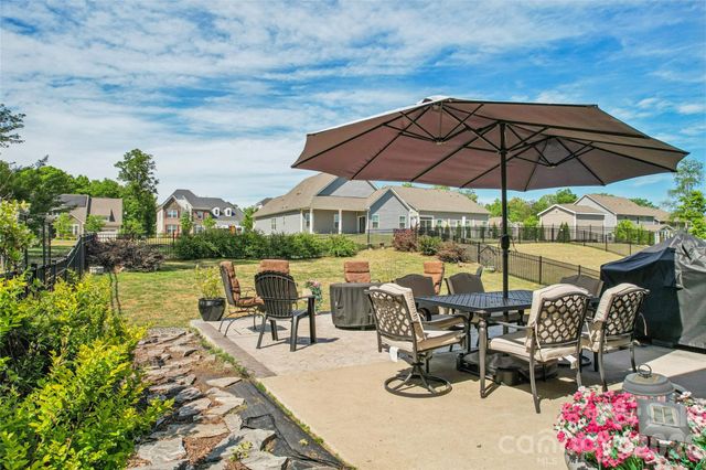 5042 Summer Surprise Lane, Charlotte, NC 28215
