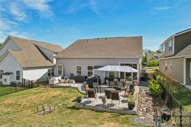 5042 Summer Surprise Lane, Charlotte, NC 28215