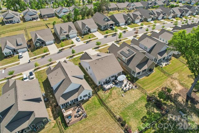 5042 Summer Surprise Lane, Charlotte, NC 28215