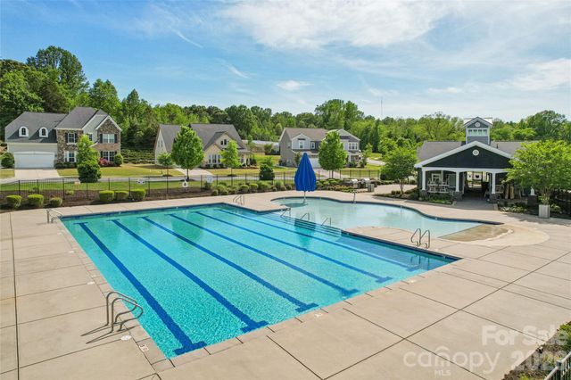 5042 Summer Surprise Lane, Charlotte, NC 28215