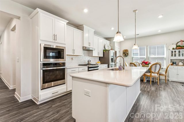 5042 Summer Surprise Lane, Charlotte, NC 28215