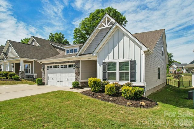 5042 Summer Surprise Lane, Charlotte, NC 28215