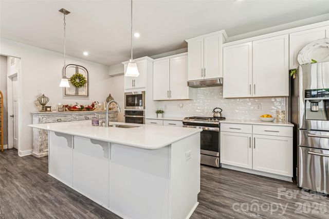 5042 Summer Surprise Lane, Charlotte, NC 28215