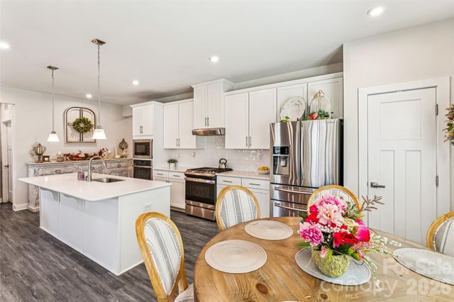 5042 Summer Surprise Lane, Charlotte, NC 28215