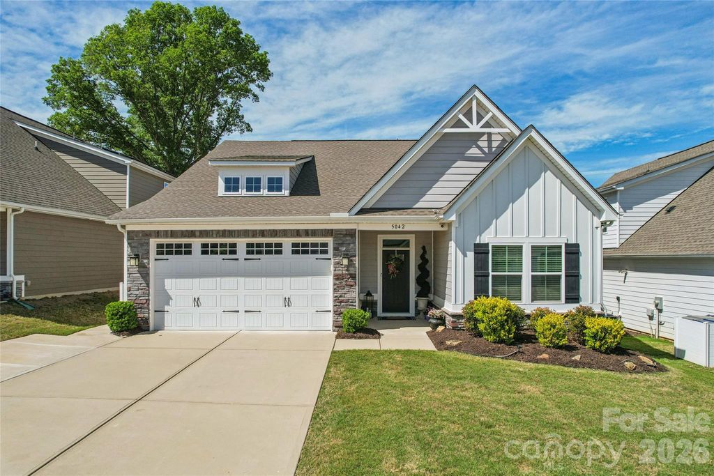5042 Summer Surprise Lane, Charlotte, NC 28215