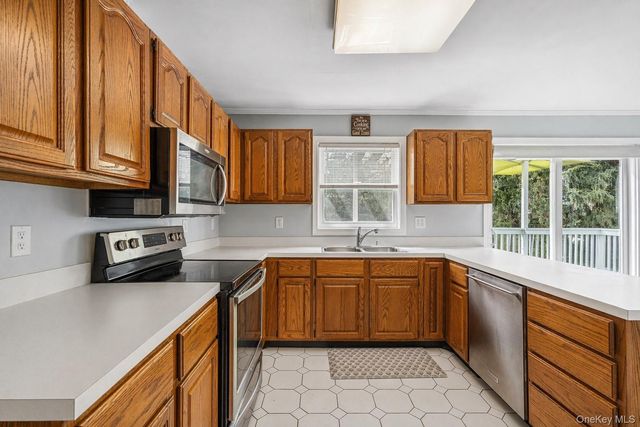 6 Cedar Avenue, Locust Valley, NY 11560