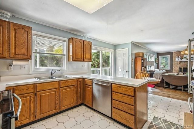 6 Cedar Avenue, Locust Valley, NY 11560