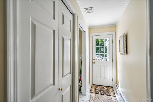 6 Cedar Avenue, Locust Valley, NY 11560