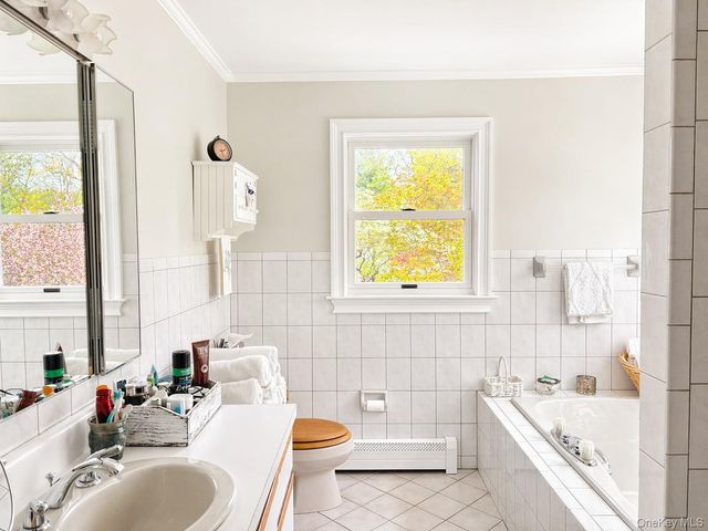 6 Cedar Avenue, Locust Valley, NY 11560