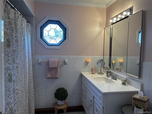 6 Cedar Avenue, Locust Valley, NY 11560