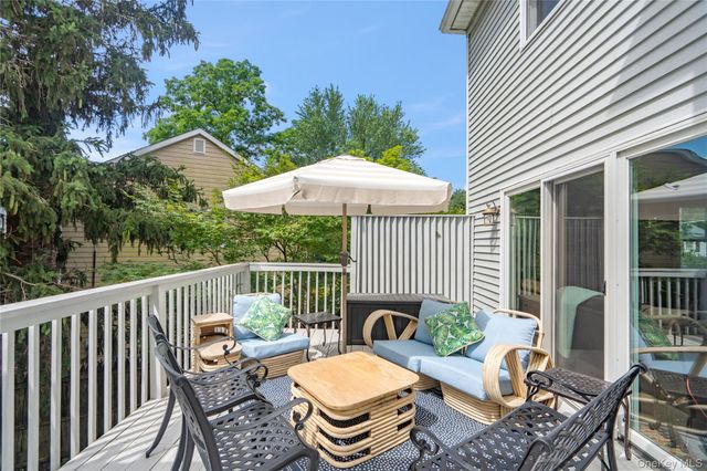 6 Cedar Avenue, Locust Valley, NY 11560