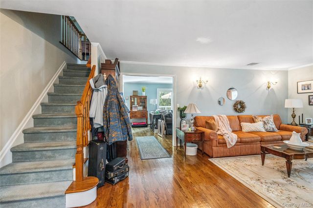 6 Cedar Avenue, Locust Valley, NY 11560
