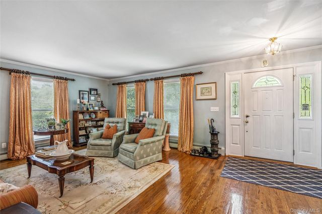 6 Cedar Avenue, Locust Valley, NY 11560