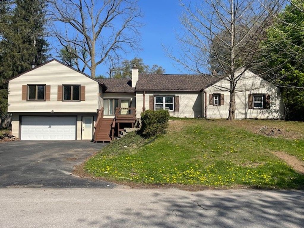 321 Eaglehead Road, Perinton, NY 14445