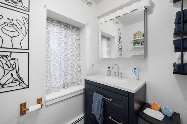 29 Sherwood Road, Middletown, RI 02842