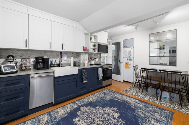 29 Sherwood Road, Middletown, RI 02842