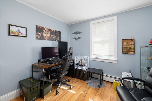 29 Sherwood Road, Middletown, RI 02842