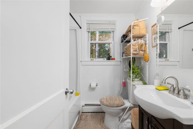 29 Sherwood Road, Middletown, RI 02842
