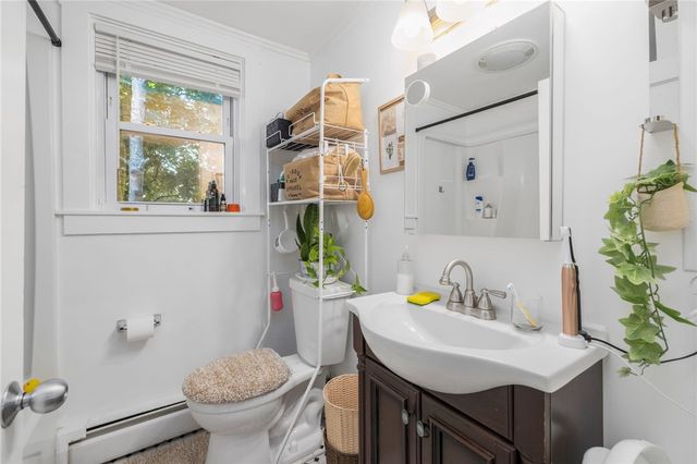 29 Sherwood Road, Middletown, RI 02842