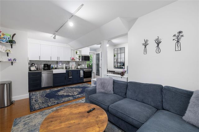 29 Sherwood Road, Middletown, RI 02842
