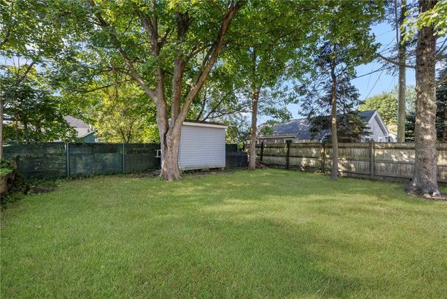 29 Sherwood Road, Middletown, RI 02842