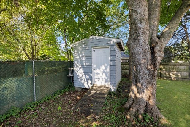 29 Sherwood Road, Middletown, RI 02842
