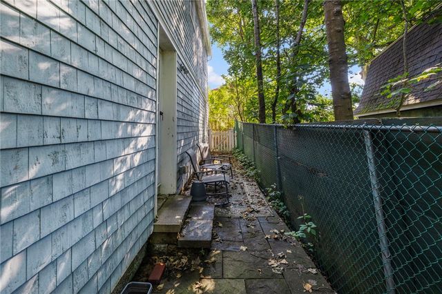 29 Sherwood Road, Middletown, RI 02842