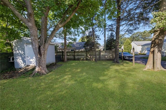29 Sherwood Road, Middletown, RI 02842