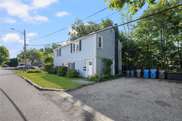 29 Sherwood Road, Middletown, RI 02842